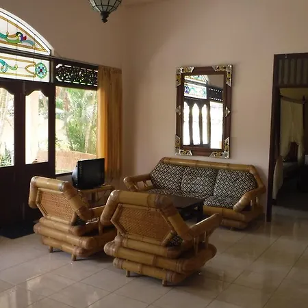 Ombak Putih Bungalows Hotel
