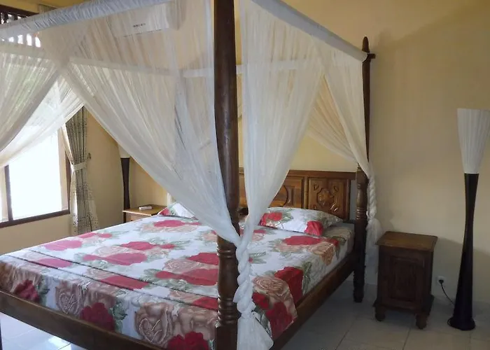 Ombak Putih Bungalows 2*