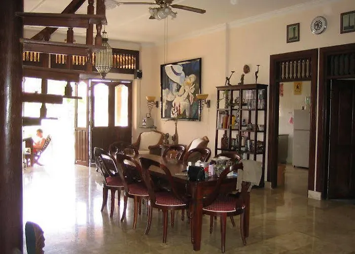 Ombak Putih Bungalows 2*