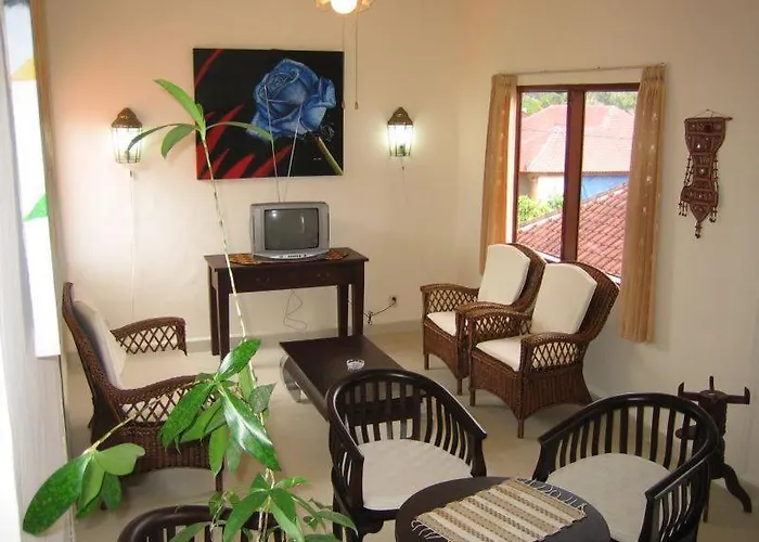 Ombak Putih Bungalows ヌサドゥア