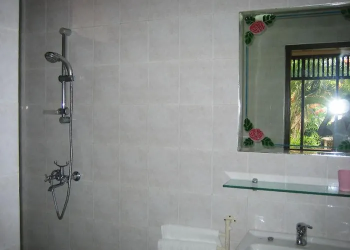 Ombak Putih Bungalows 2* ヌサドゥア